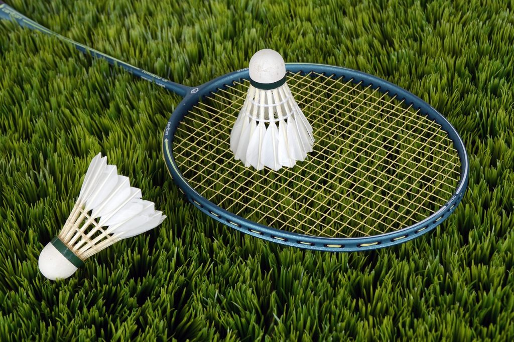 badminton, racket, shuttlecocks-5881209.jpg